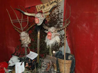 Maskenausstellung 2011 Bild 36