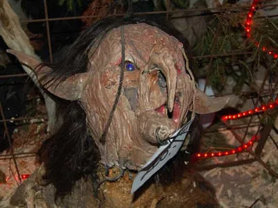 Maskenausstellung 2011 Bild 32