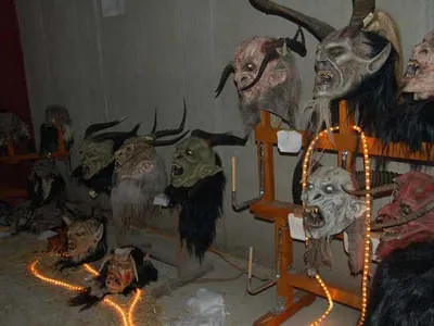 Maskenausstellung 2011 Bild 25