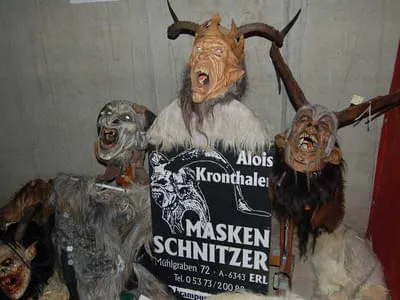 Maskenausstellung 2011 Bild 31